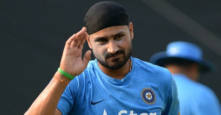 Harbhajan Singh Takes A Massive Dig At Dhoni For The 2011 World Cup Win