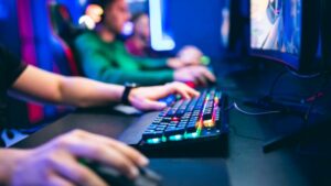 Want to be a professional gamer in India? How much money do esports athletes make and how do they live? esports athlete in India, esports gamer, esports gaming, esports game in India, esports player income, 