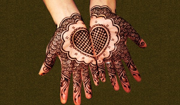 Heart shaped royal mehndi design