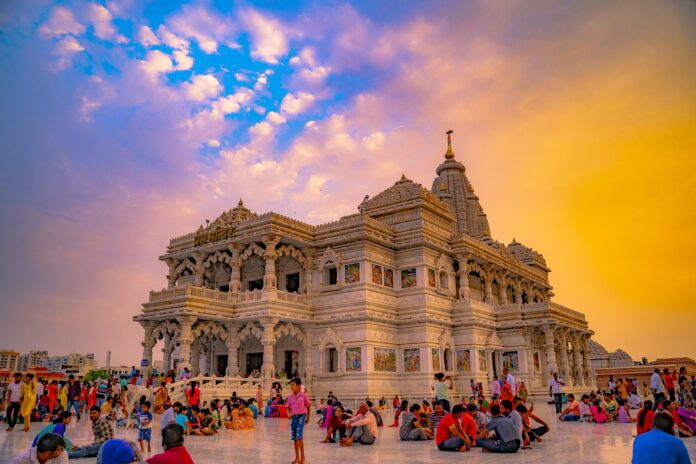 Famous temples in Vrindavan, Vrindavan ke prasiddh mandir, Banke Bihari Temple, Prem Mandir, ISKCON temple