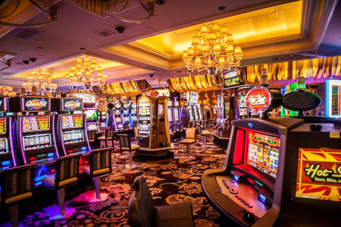 Casinos vs Online Gambling, SLot Machines