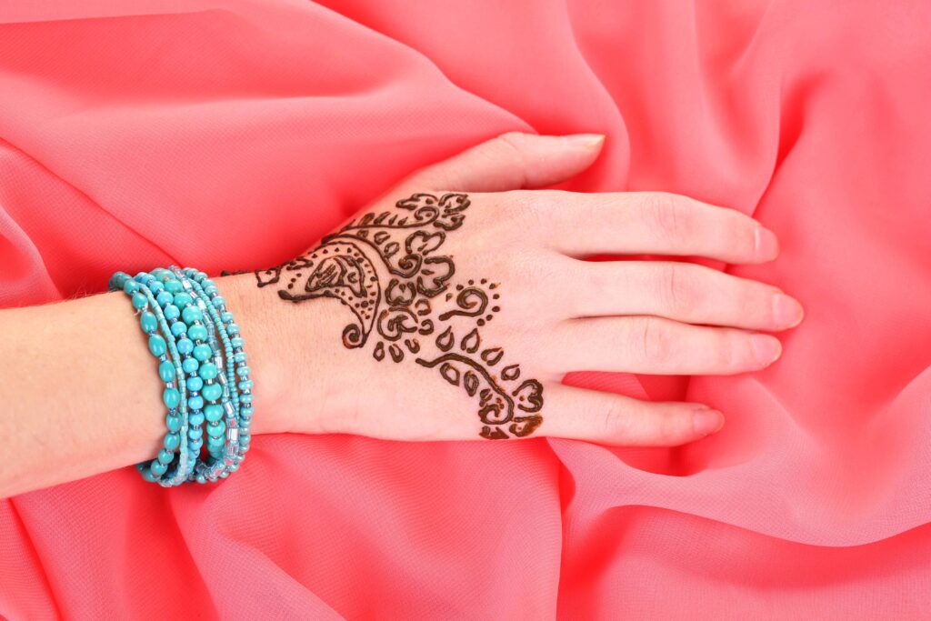 Minimalist Mehendi Design